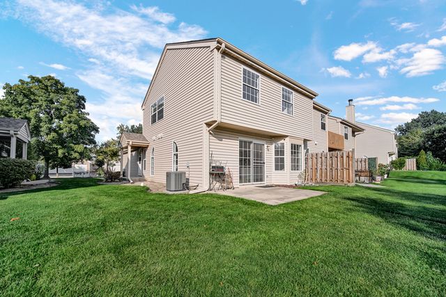 55 King Drive, Streamwood, IL 60107