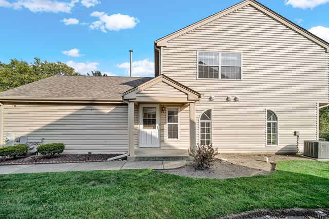 55 King Drive, Streamwood, IL 60107