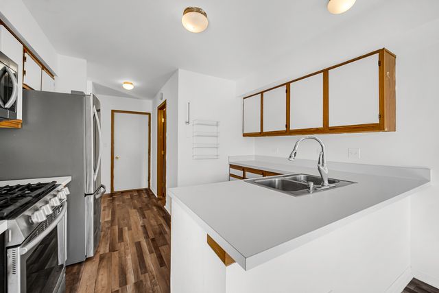 55 King Drive, Streamwood, IL 60107