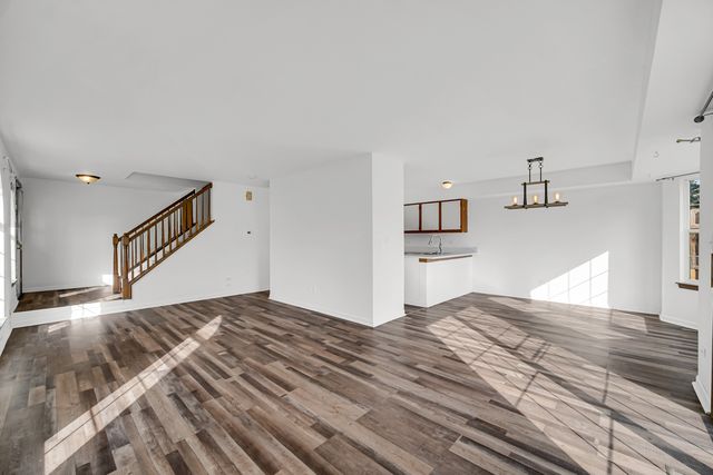 55 King Drive, Streamwood, IL 60107