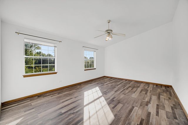 55 King Drive, Streamwood, IL 60107