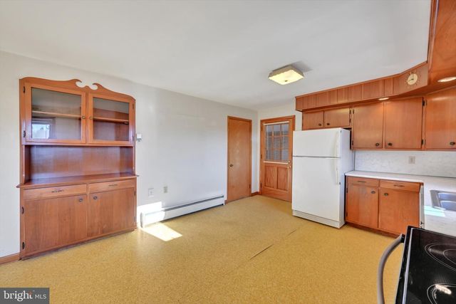 3137 E GALEN HALL RD, Reinholds, PA 17569