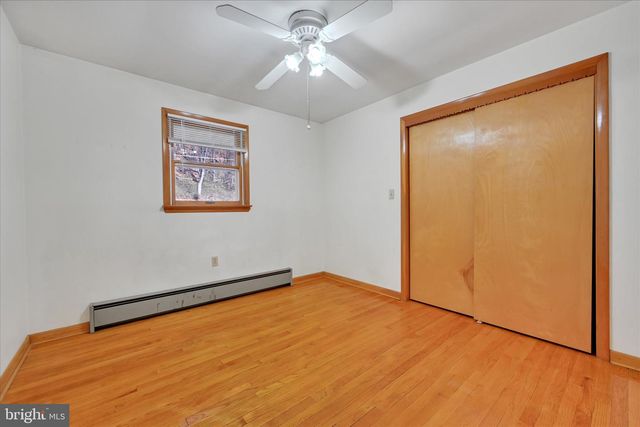 3137 E GALEN HALL RD, Reinholds, PA 17569