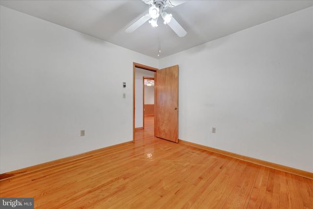 3137 E GALEN HALL RD, Reinholds, PA 17569