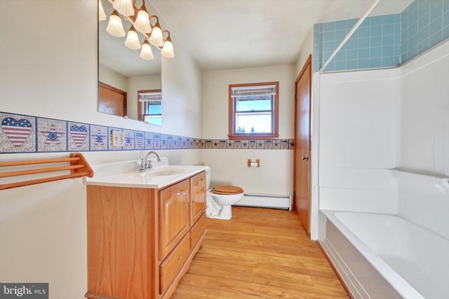 3137 E GALEN HALL RD, Reinholds, PA 17569