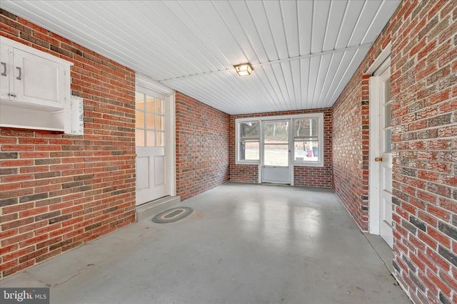 3137 E GALEN HALL RD, Reinholds, PA 17569