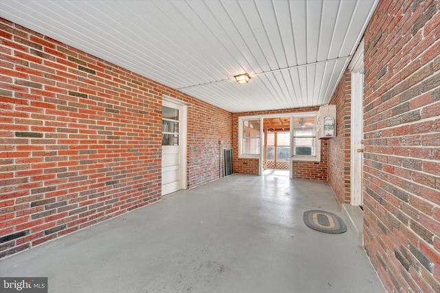 3137 E GALEN HALL RD, Reinholds, PA 17569