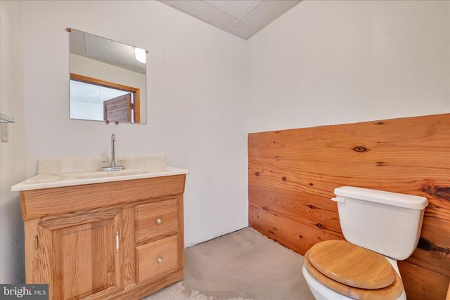 3137 E GALEN HALL RD, Reinholds, PA 17569