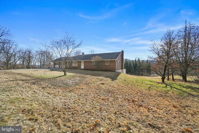 3137 E GALEN HALL RD, Reinholds, PA 17569