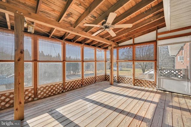 3137 E GALEN HALL RD, Reinholds, PA 17569