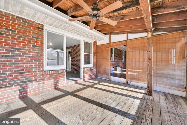 3137 E GALEN HALL RD, Reinholds, PA 17569