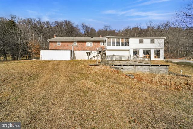 3137 E GALEN HALL RD, Reinholds, PA 17569