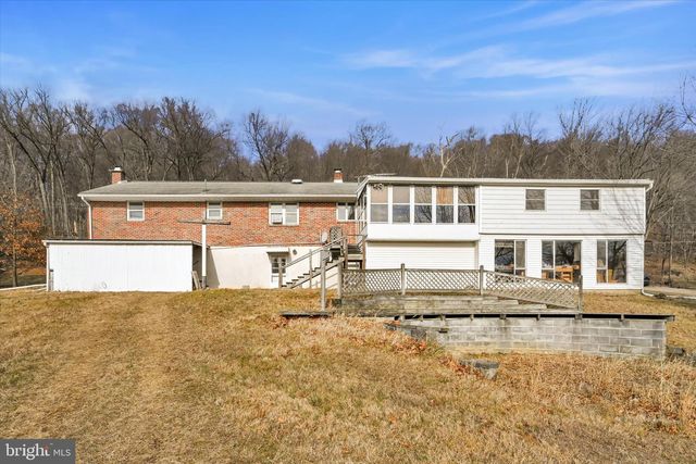 3137 E GALEN HALL RD, Reinholds, PA 17569