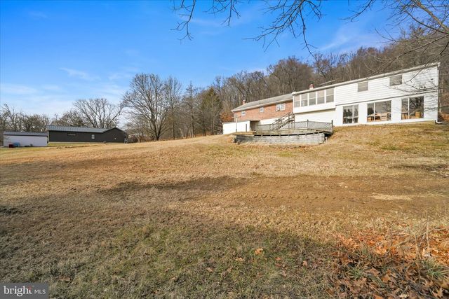 3137 E GALEN HALL RD, Reinholds, PA 17569