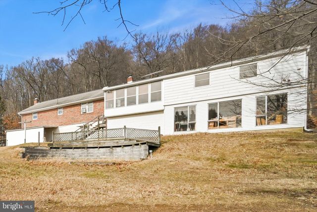 3137 E GALEN HALL RD, Reinholds, PA 17569