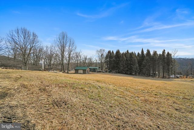 3137 E GALEN HALL RD, Reinholds, PA 17569