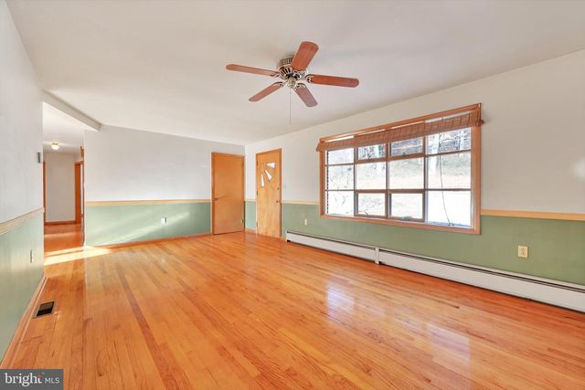 3137 E GALEN HALL RD, Reinholds, PA 17569