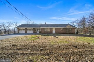 3137 E GALEN HALL RD, Reinholds, PA 17569