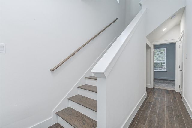 1123 W 17th Street B, Houston, TX 77008