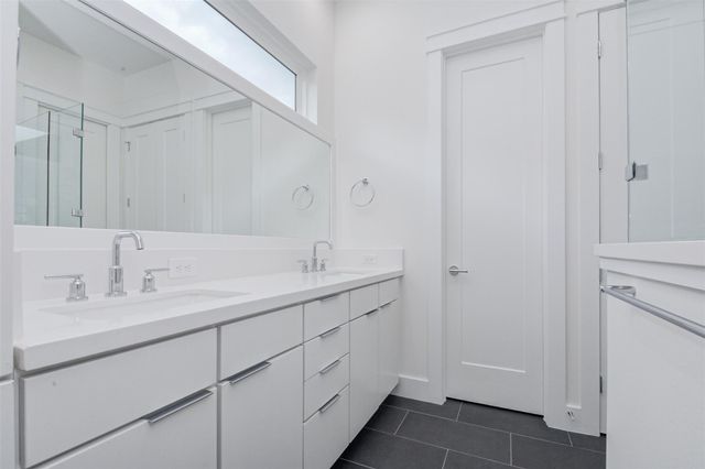 1123 W 17th Street B, Houston, TX 77008