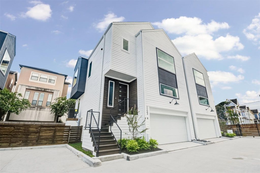 1123 W 17th Street B, Houston, TX 77008