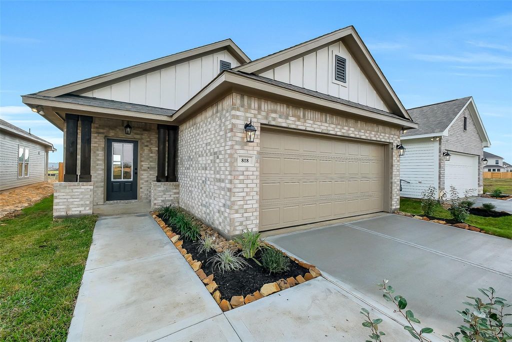 818 Countryside Glade Lane, Bonney, TX 77583