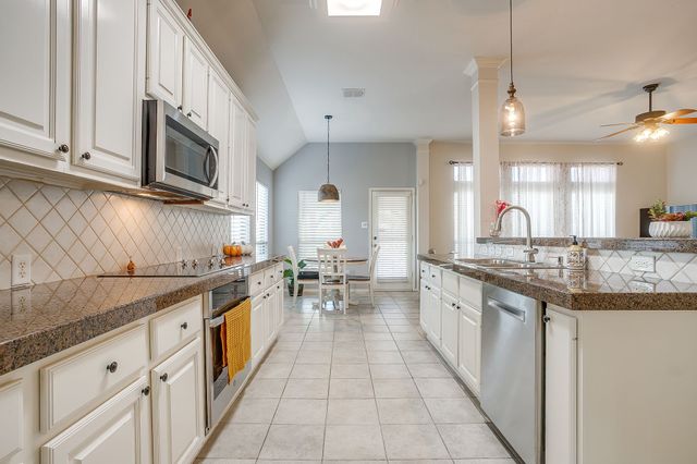 6425 Greenbriar Lane, Fort Worth, TX 76132