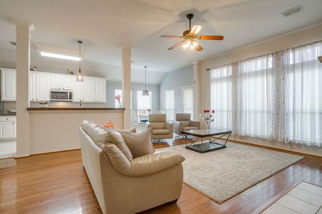 6425 Greenbriar Lane, Fort Worth, TX 76132