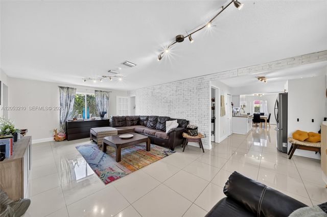 10141 SW 46th Street, Miami, FL 33165