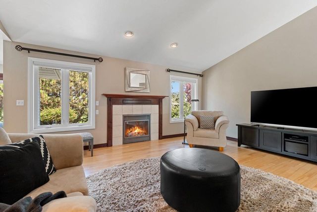 715 HICKORY VALLEY COURT, De Pere, WI 54115