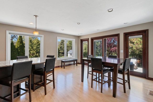 715 HICKORY VALLEY COURT, De Pere, WI 54115