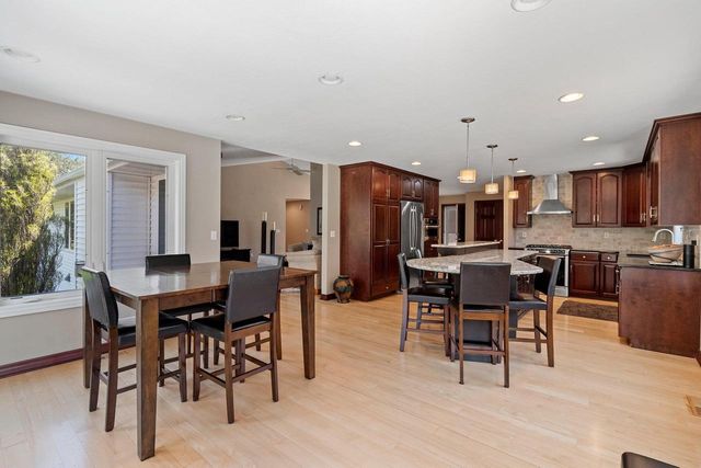 715 HICKORY VALLEY COURT, De Pere, WI 54115
