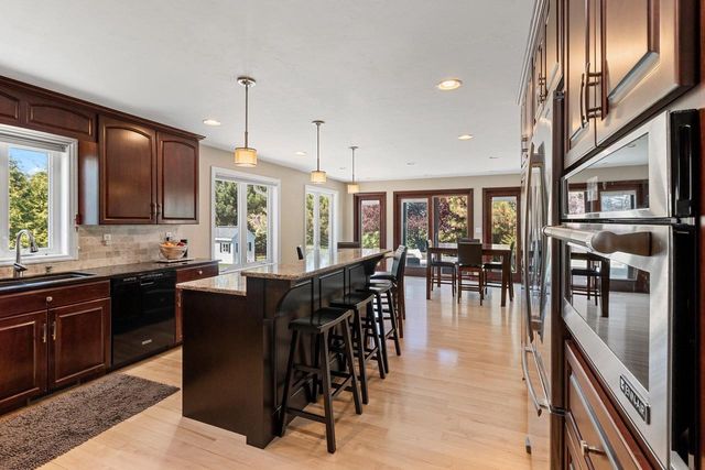 715 HICKORY VALLEY COURT, De Pere, WI 54115