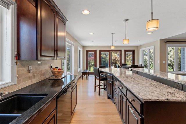 715 HICKORY VALLEY COURT, De Pere, WI 54115