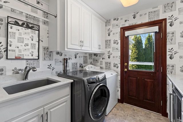 715 HICKORY VALLEY COURT, De Pere, WI 54115
