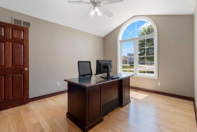 715 HICKORY VALLEY COURT, De Pere, WI 54115