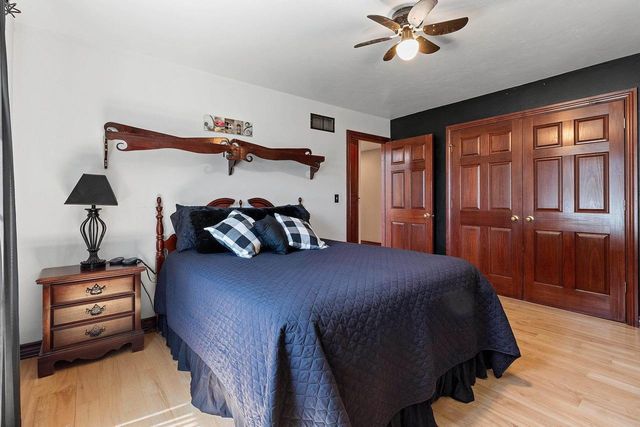 715 HICKORY VALLEY COURT, De Pere, WI 54115