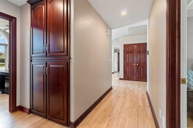 715 HICKORY VALLEY COURT, De Pere, WI 54115