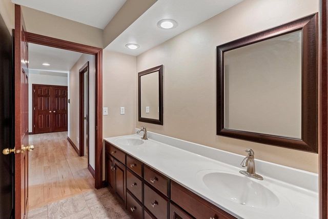 715 HICKORY VALLEY COURT, De Pere, WI 54115