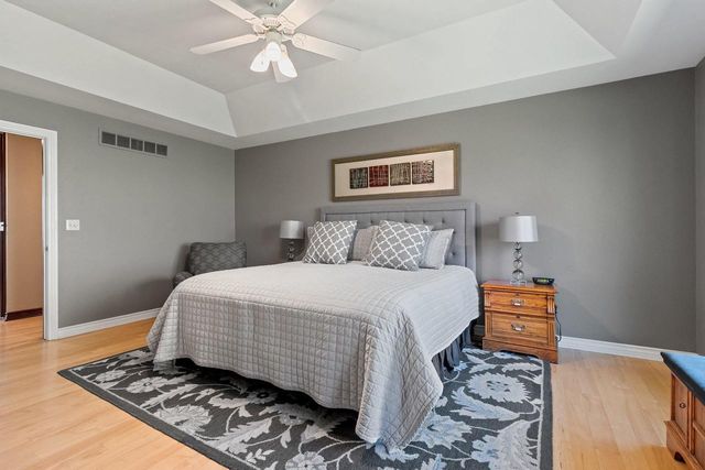 715 HICKORY VALLEY COURT, De Pere, WI 54115