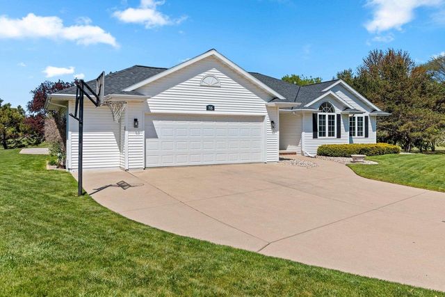 715 HICKORY VALLEY COURT, De Pere, WI 54115