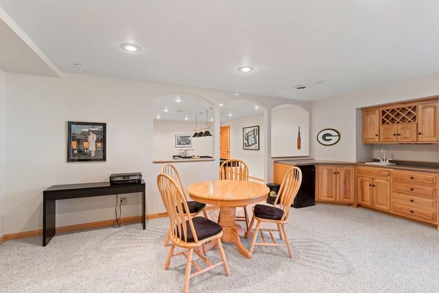 715 HICKORY VALLEY COURT, De Pere, WI 54115