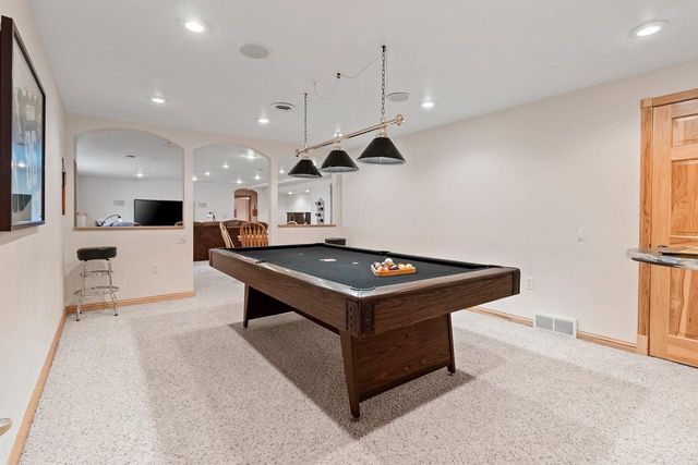 715 HICKORY VALLEY COURT, De Pere, WI 54115