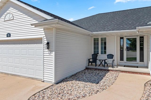 715 HICKORY VALLEY COURT, De Pere, WI 54115