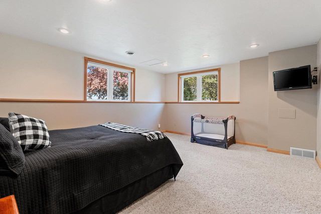 715 HICKORY VALLEY COURT, De Pere, WI 54115