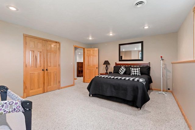 715 HICKORY VALLEY COURT, De Pere, WI 54115