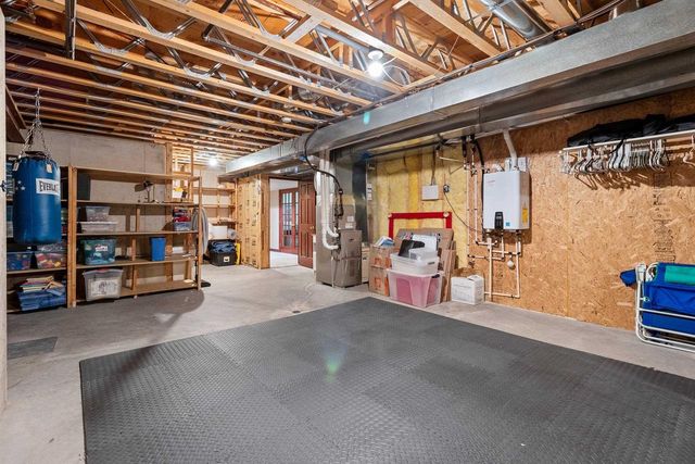 715 HICKORY VALLEY COURT, De Pere, WI 54115