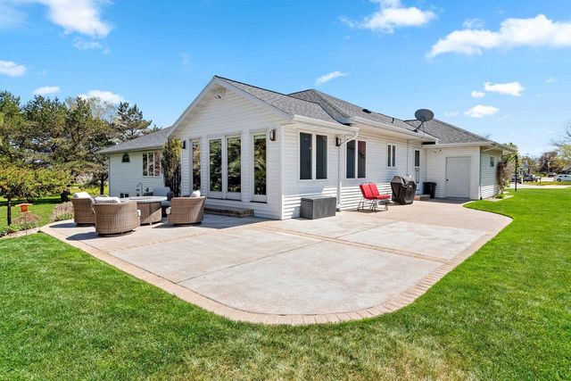715 HICKORY VALLEY COURT, De Pere, WI 54115