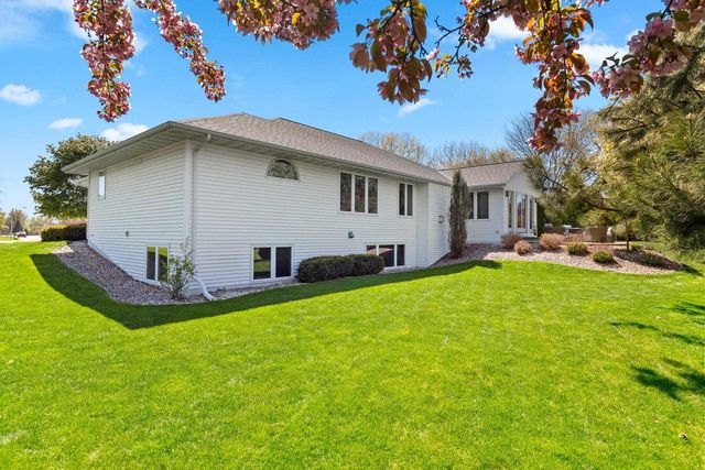 715 HICKORY VALLEY COURT, De Pere, WI 54115