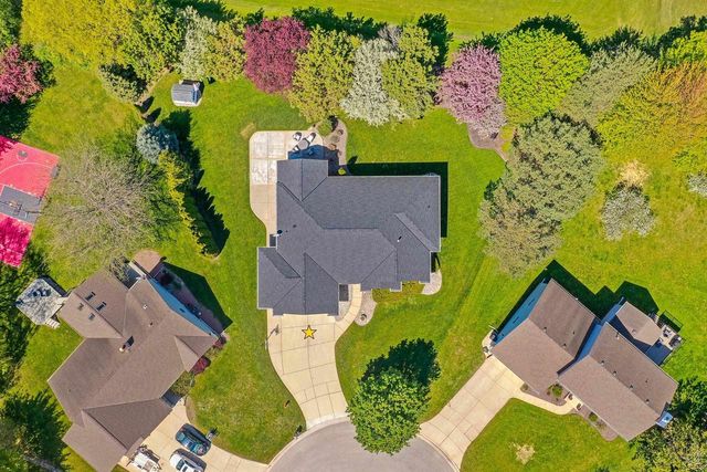 715 HICKORY VALLEY COURT, De Pere, WI 54115